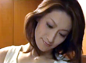 友達の母が超美人で超敏感体質でたまらない！松本まりな