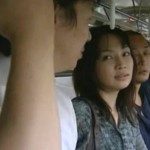 美人妻が男達を誘惑しバスの中で立ちバック！痙攣が止まらない！［ヘンリー塚本］君島冴子ほか