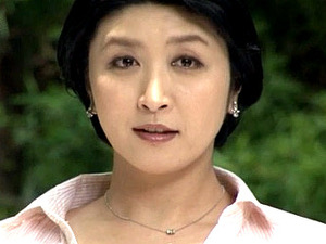 Hカップ大柄爆乳のアラフォー熟女妻が初撮りで初めて潮吹き痙攣イキまくり！紺野京子