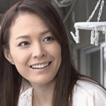 スタイル抜群の団地妻が酔い潰れた夫の側で隣人に寝取られヒクヒク痙攣アクメ！水原梨花