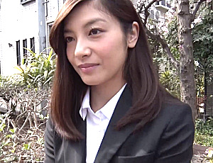 美人OLが追撃ピストンされまくりアヘ顔で連続痙攣イキまくり！愛加あみ