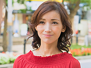 五十路美魔女がナンパされ強烈ピストンでビクビク痙攣マジイキ！美堂かなえ