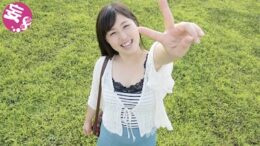 Fカップ90cm爆乳の地味な田舎娘が全身滝汗SEXで潮吹き痙攣イカされまくる！奏心れおな