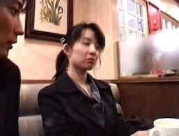 ポニーテールの清楚な人妻が土下座ナンパされ色黒マッチョな男達に無茶苦茶にされ連続顔射の制裁！美月ゆう子