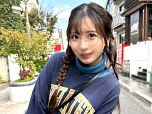 小柄ミニマムなメガネ古着女子がハメ撮りでハメ潮吹き連発のガクガク痙攣イキまくり！小那海あや