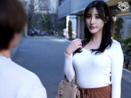 スタイル抜群の美人妻がパート先の大学生と不倫して本気痙攣激イキまくる！飯岡かなこ