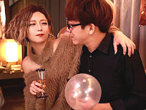 小柄な小動物系の元ヤンギャルがエビ反り痙攣マジイキ！紗倉まな