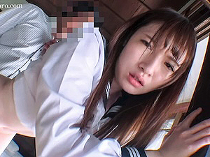 セーラー服姿の色白美人が大量ハメ潮吹き連発でガクガク痙攣！上坂めい