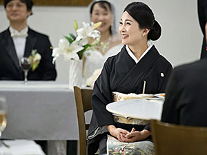 妖艶で色っぽくて明るい義母が娘の新郎に堕とされ足袋だけの全裸姿で滝汗SEXガクガク痙攣イカされまくる！一色桃子
