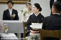 妖艶で色っぽくて明るい義母が娘の新郎に堕とされ足袋だけの全裸姿で滝汗SEXガクガク痙攣イカされまくる！一色桃子